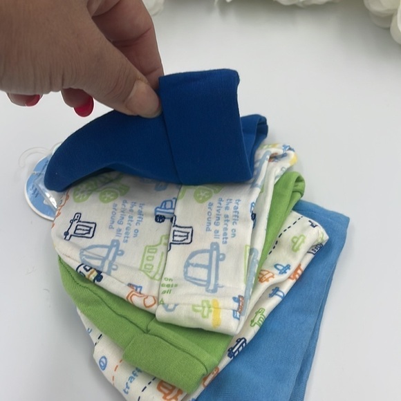 Carter’s long sleeve Onesies Bodysuit 6M & 5 Gerber hats set - Picture 2 of 6